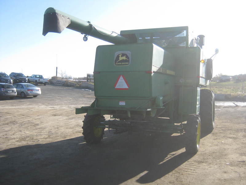 Combines & Harvesting Equipment  John Deere 7720 Titian ll Combine  Photo